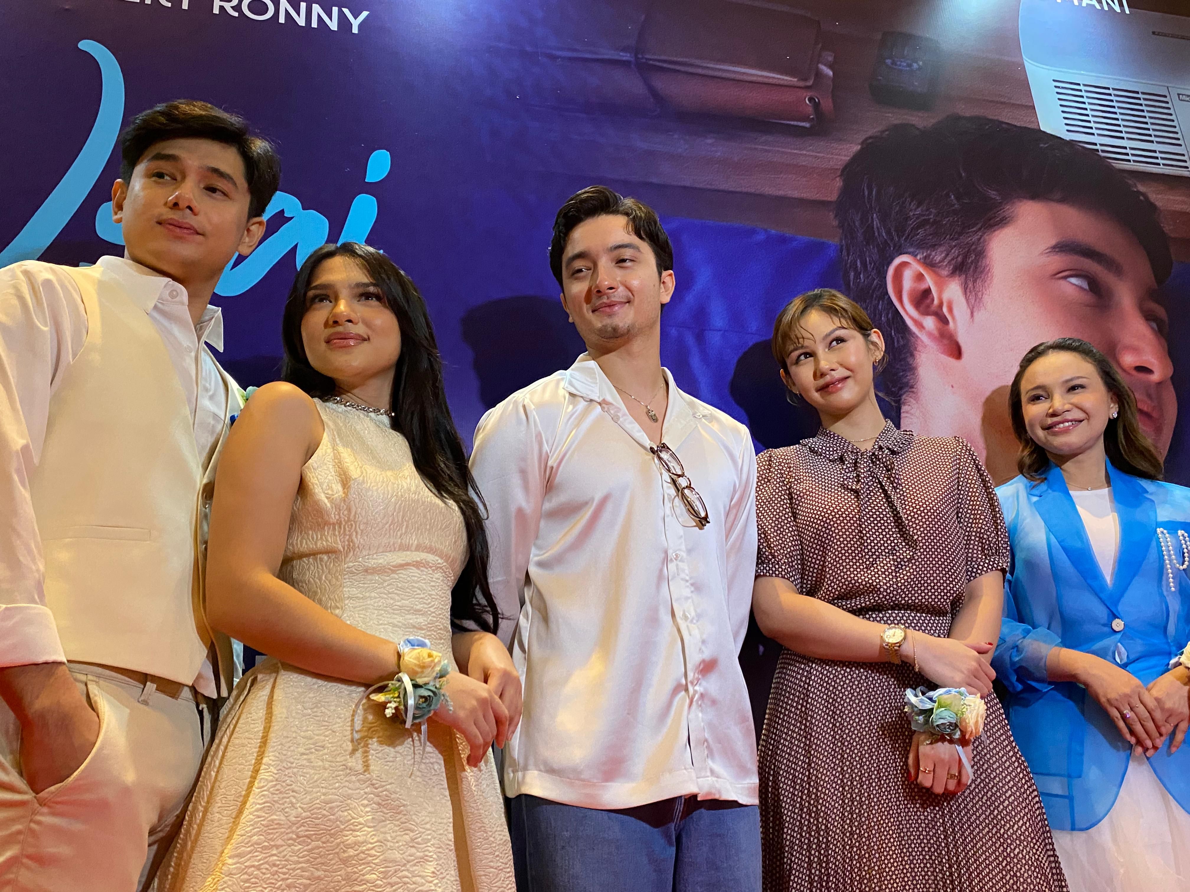 Foto sesi para cast Tak Ingin Usai di Sini - Foto oleh INDOZONE Nadya Mayangsari) via INDOZONE Nadya Mayangsari)