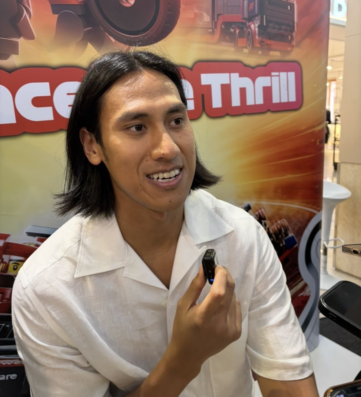 Potret Pembalap Sean Gelael Rakit Lego F1 di Kokas, Seru Banget!